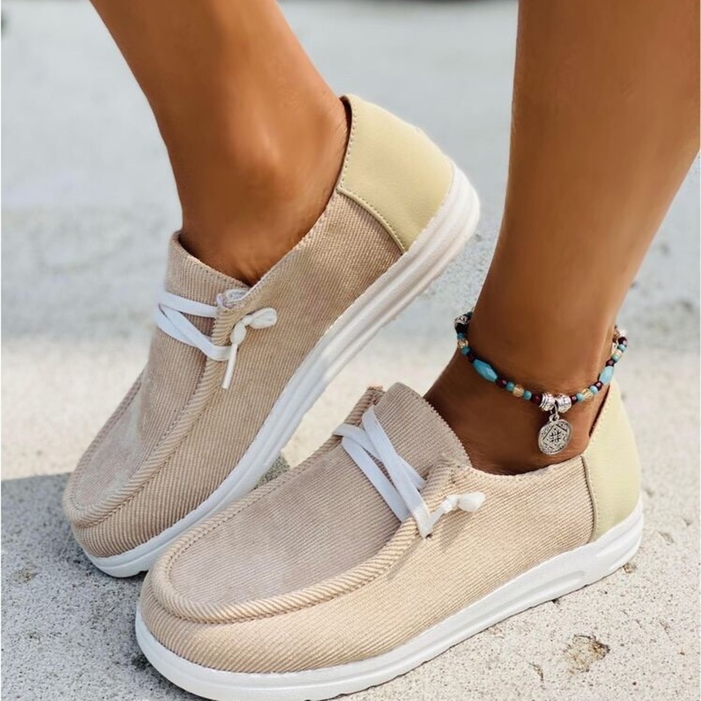 Minimalist Lace-Up Front Sneakers NWT Size 40 (9)